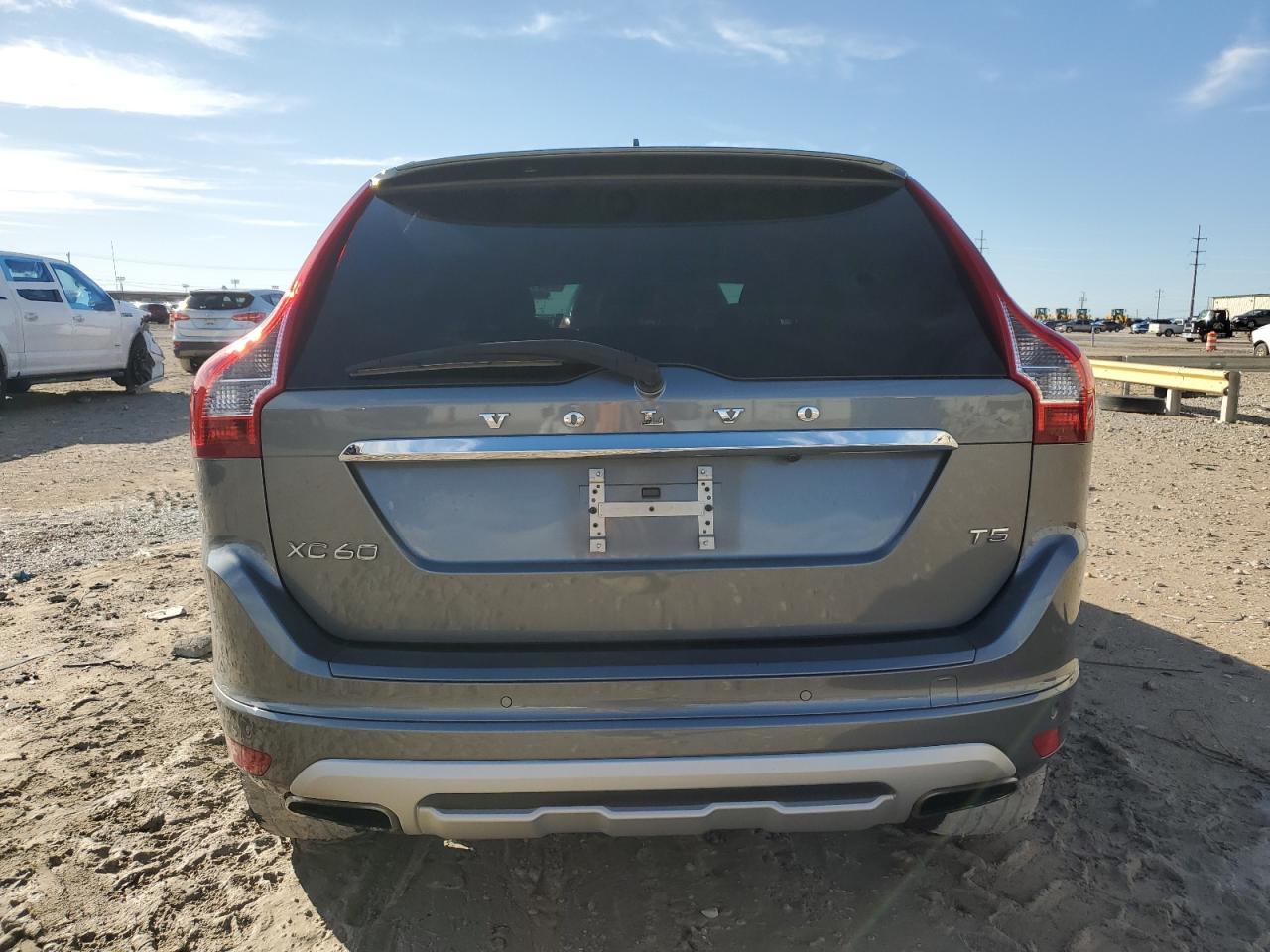2017 Volvo XC60 - Image 6