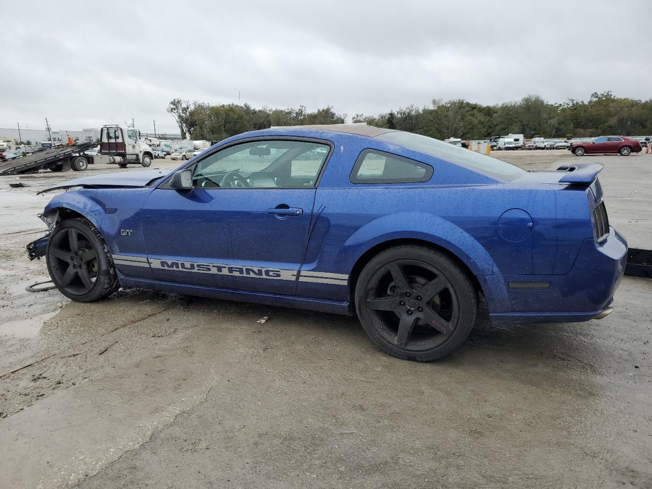 2005 Ford Mustang - Image 2