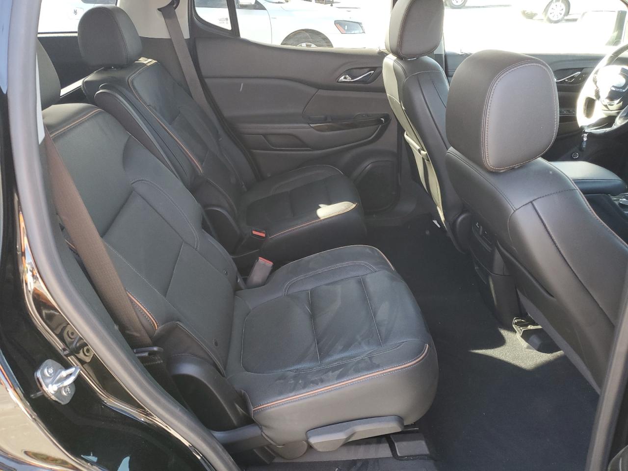 2022 GMC Acadia - Image 11