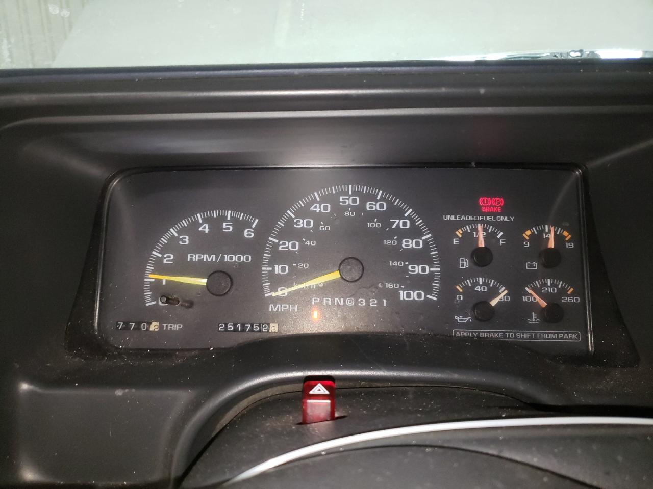 1999 Chevrolet Suburban K2500 VIN: 1GNGK26J2XJ333199 Lot: 88689555