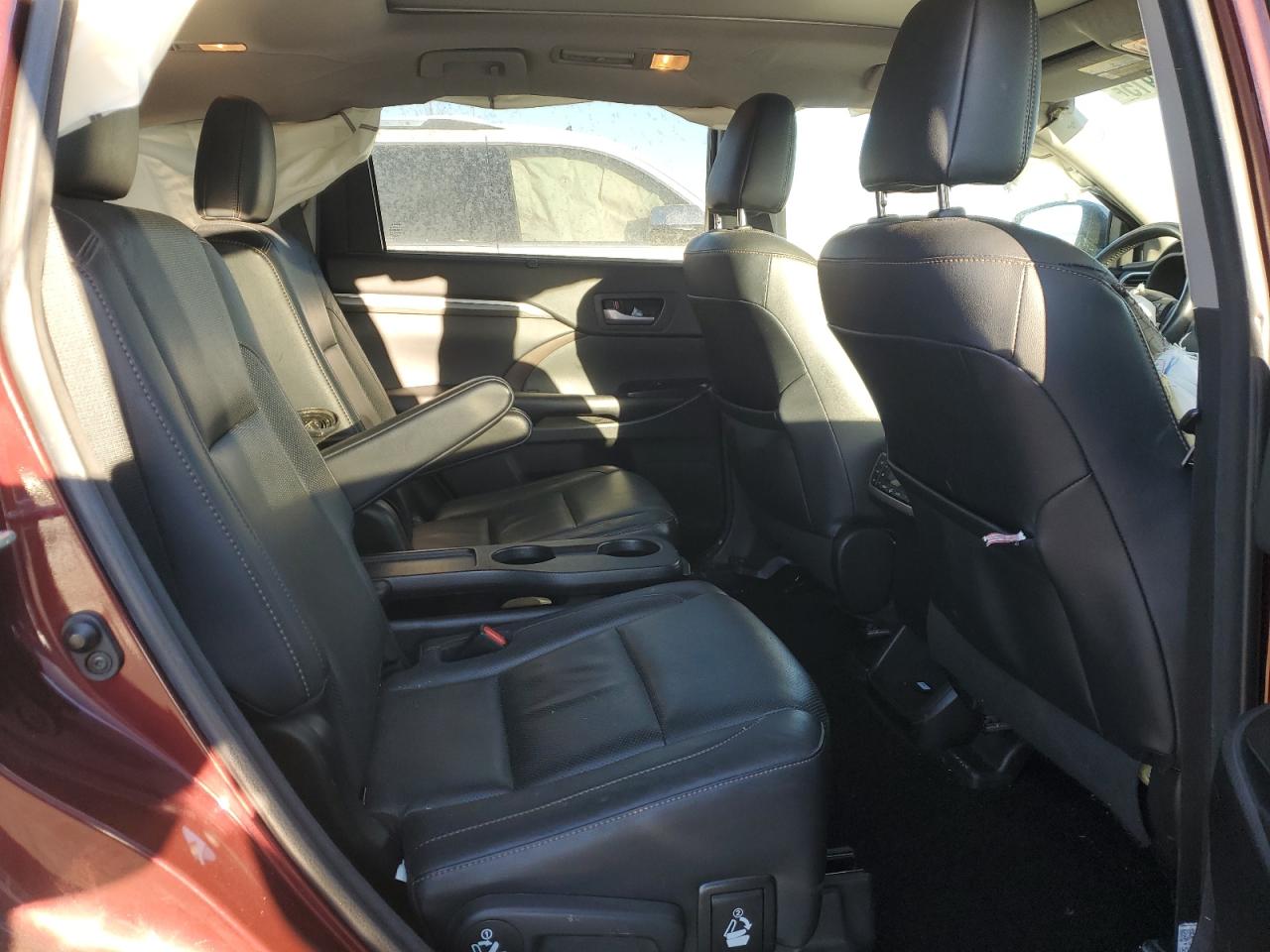 2017 Toyota Highlander - Image 11