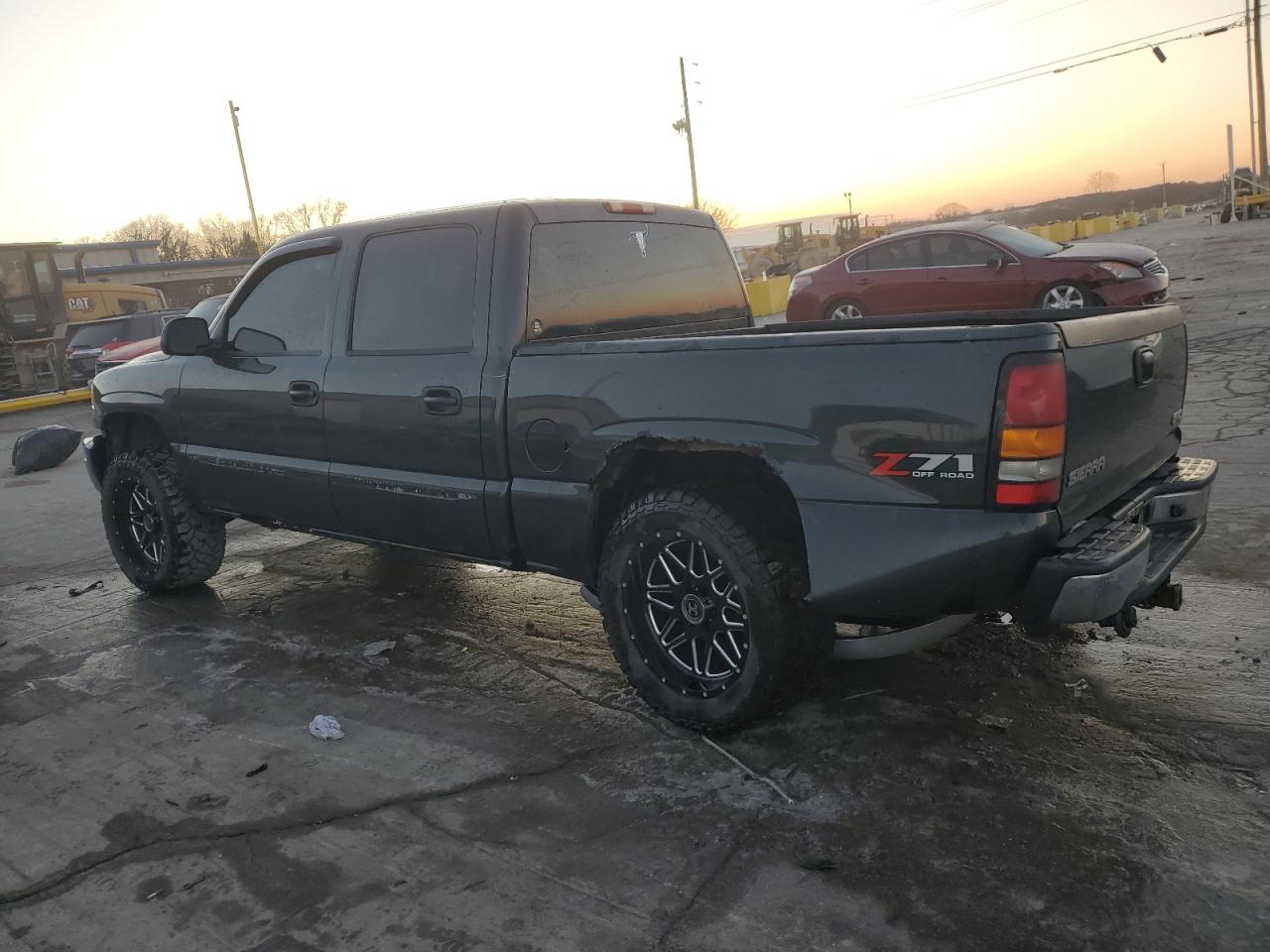 2005 GMC Sierra - Image 2