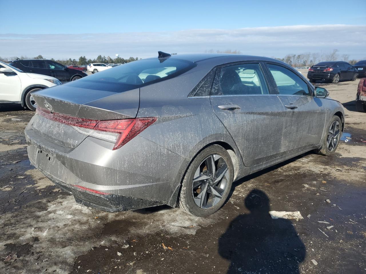 2023 Hyundai Elantra - Image 3