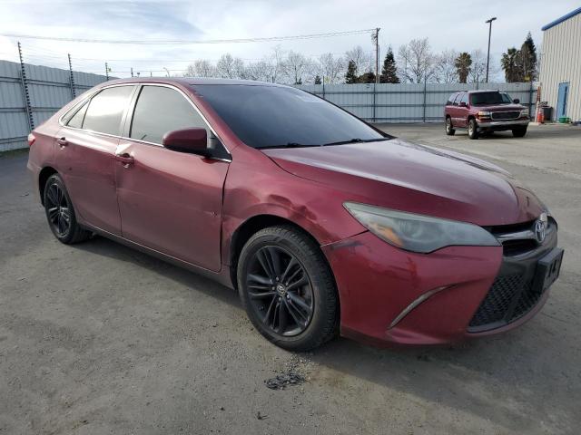  TOYOTA CAMRY 2015 Czerwony