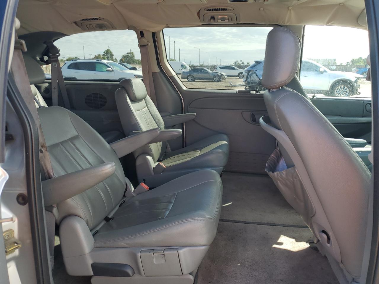2006 Chrysler Town & Country - Image 12