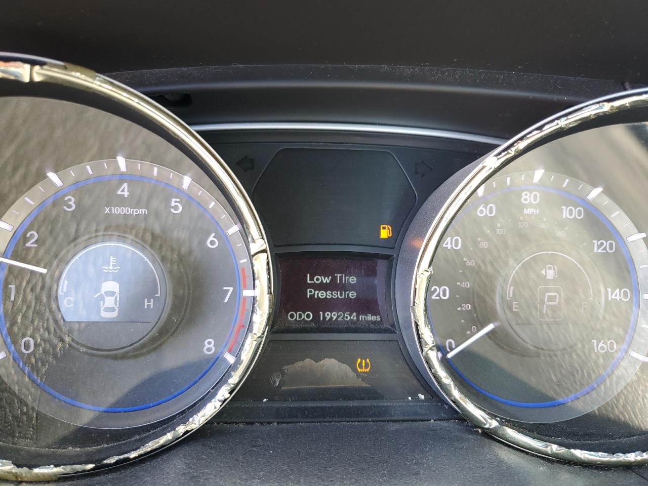 2013 Hyundai Sonata - Image 9