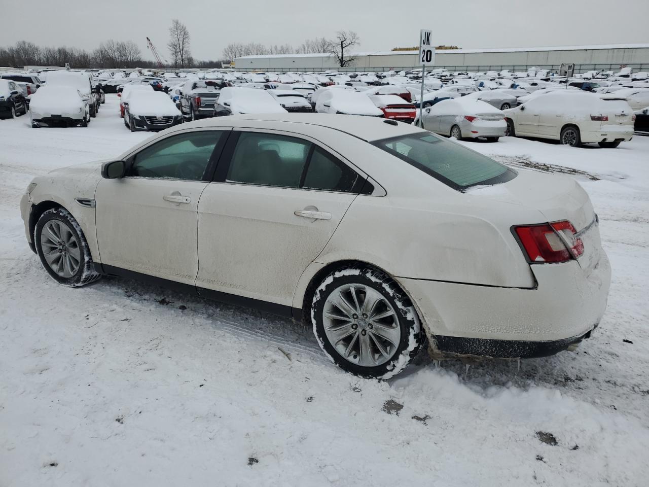 2010 Ford Taurus - Image 2
