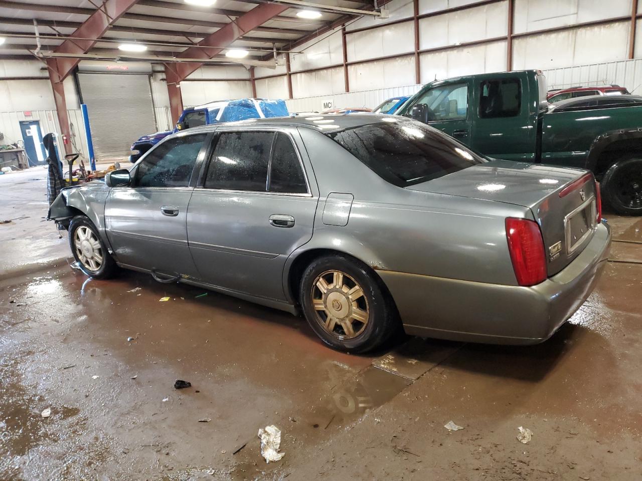 2004 Cadillac De Ville - Image 2