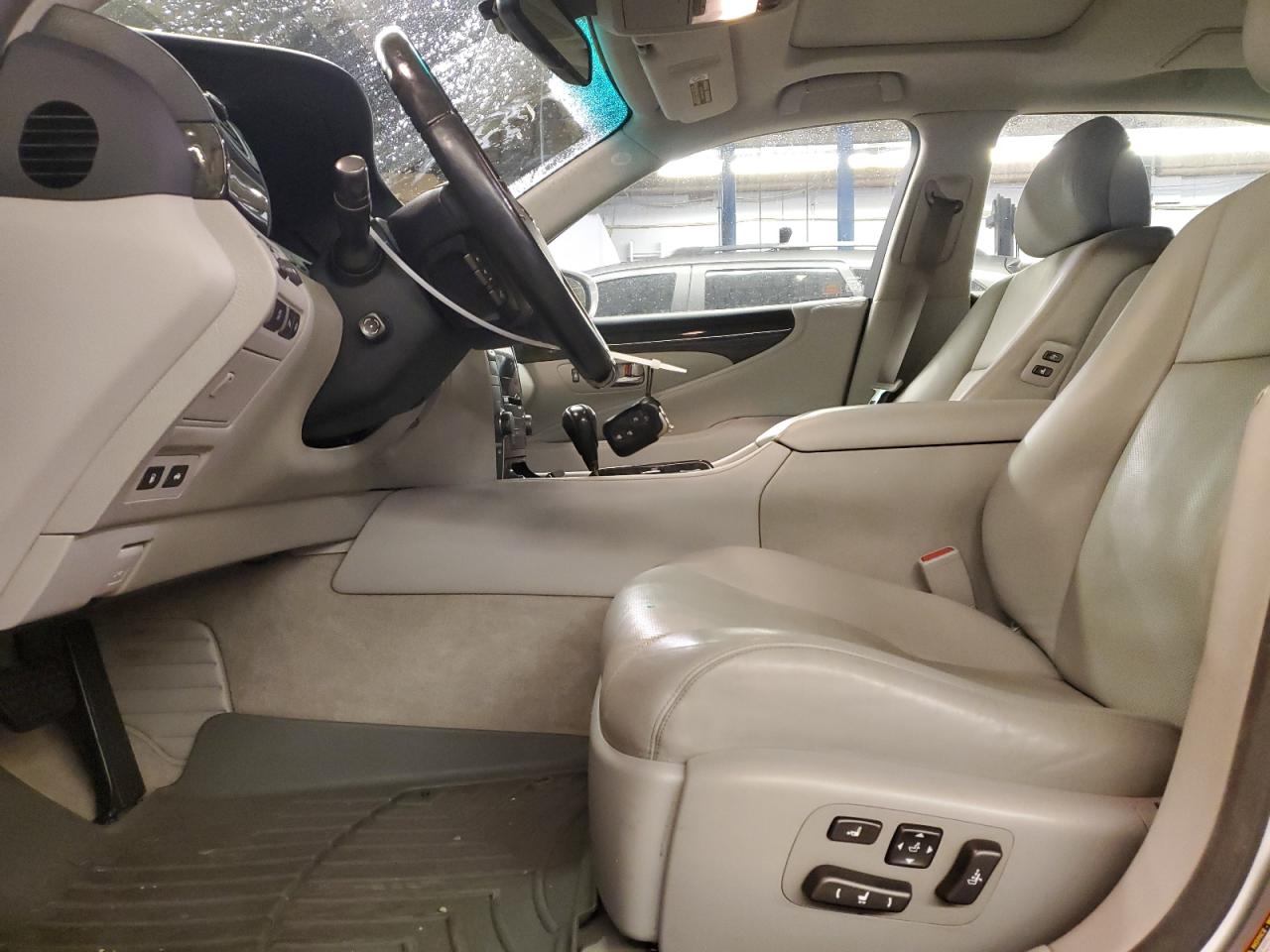 2007 Lexus LS - Image 7