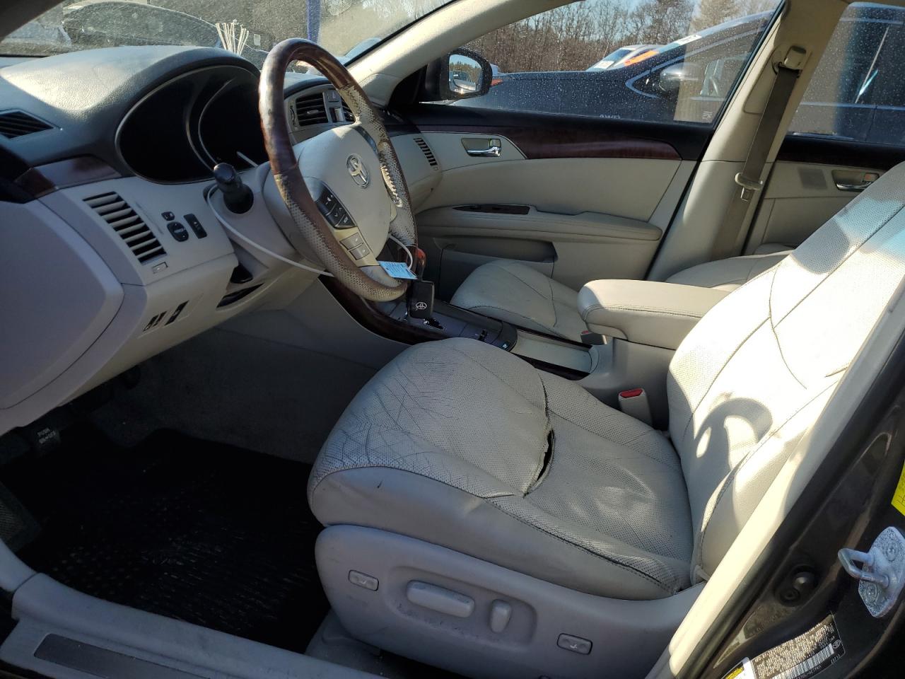 2011 Toyota Avalon - Image 7