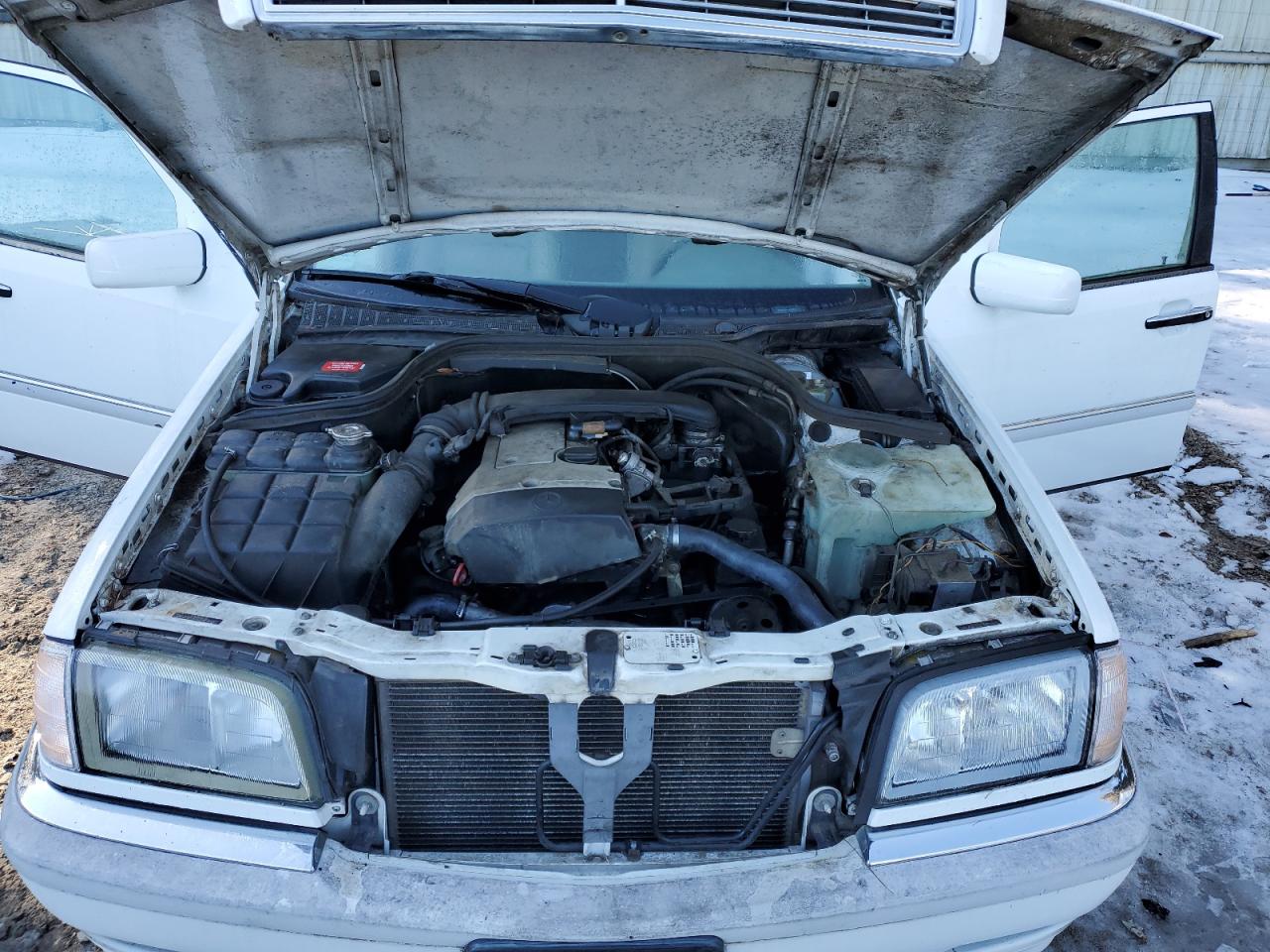 1998 Mercedes-Benz C 230 VIN: WDBHA23G1WA570692 Lot: 42593755