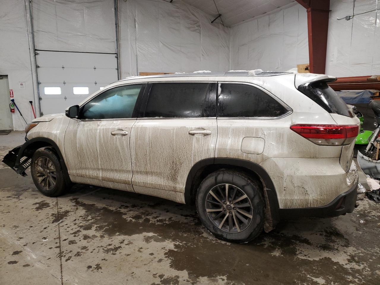 2017 Toyota Highlander - Image 2