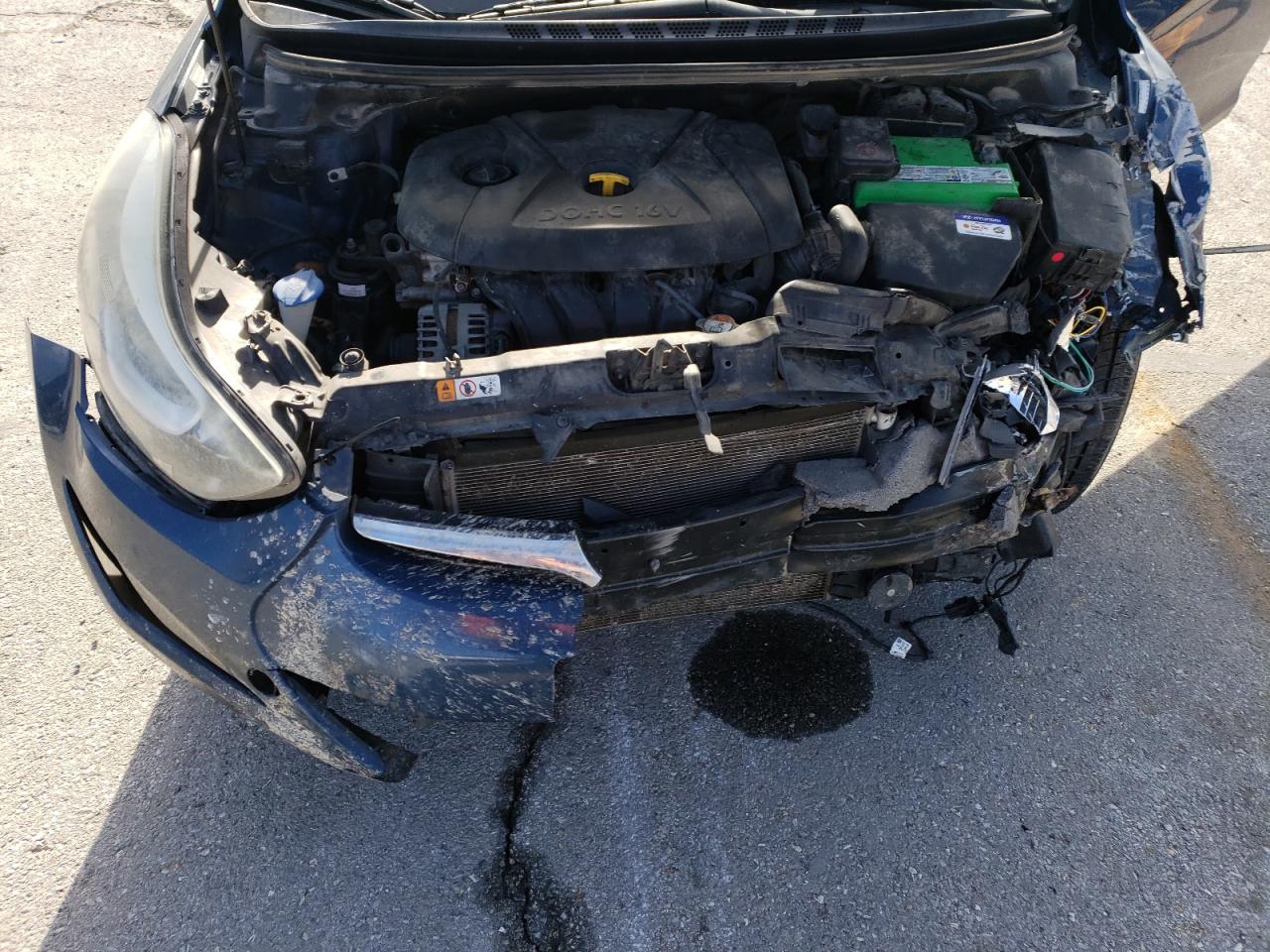 2016 Hyundai Elantra - Image 12