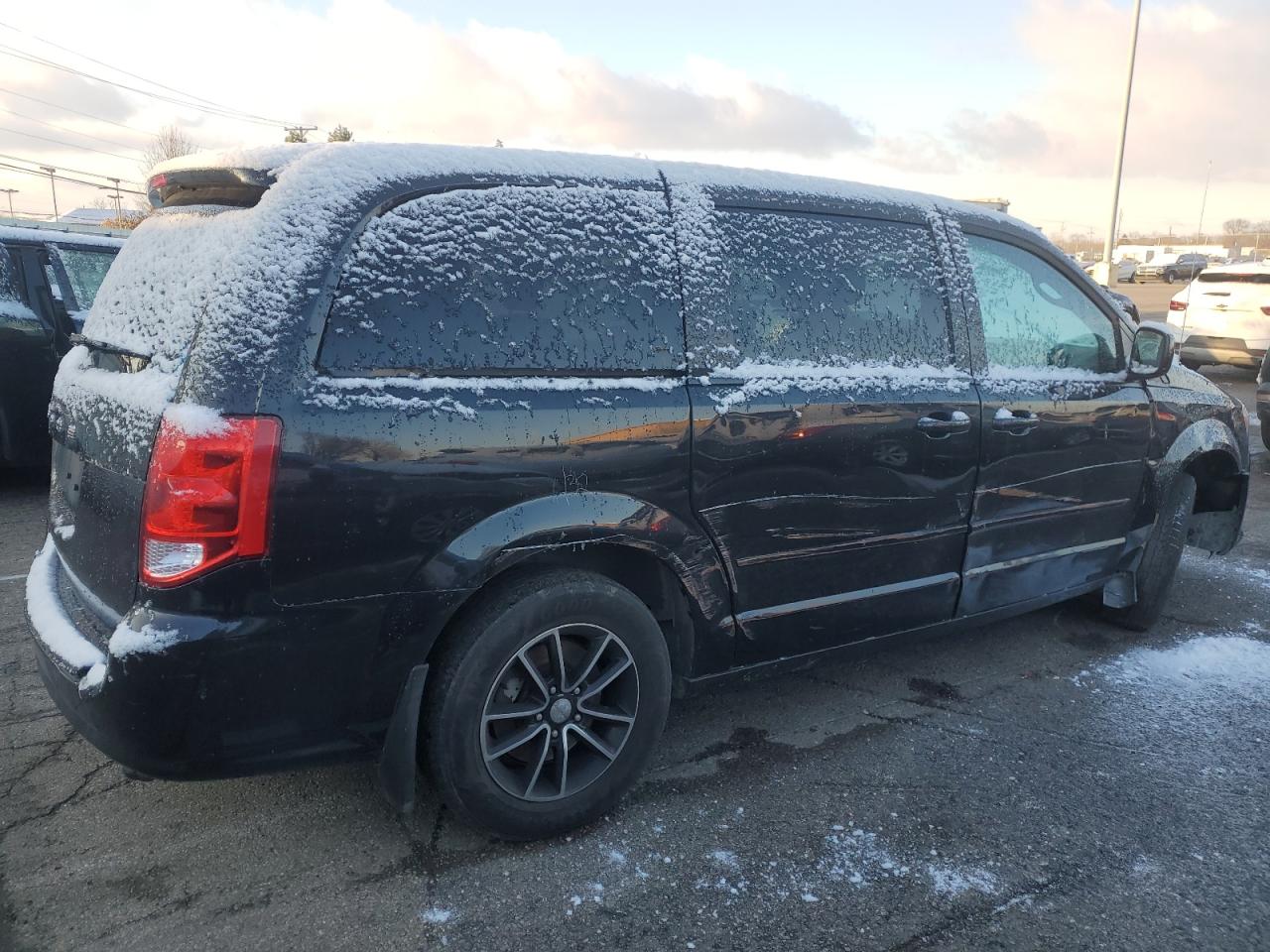 2016 Dodge Caravan - Image 3