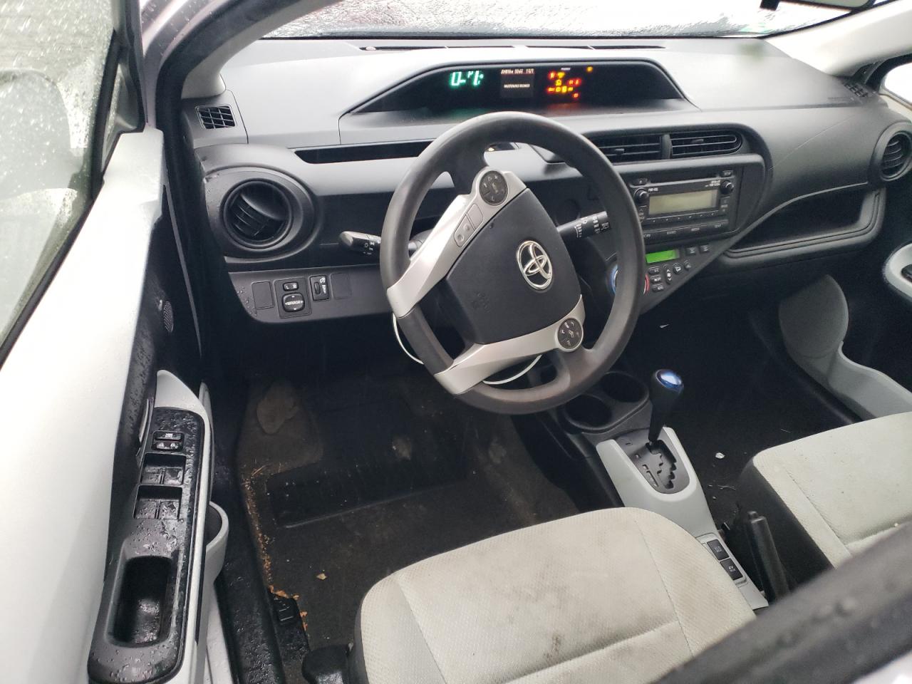 2013 Toyota Prius - Image 8