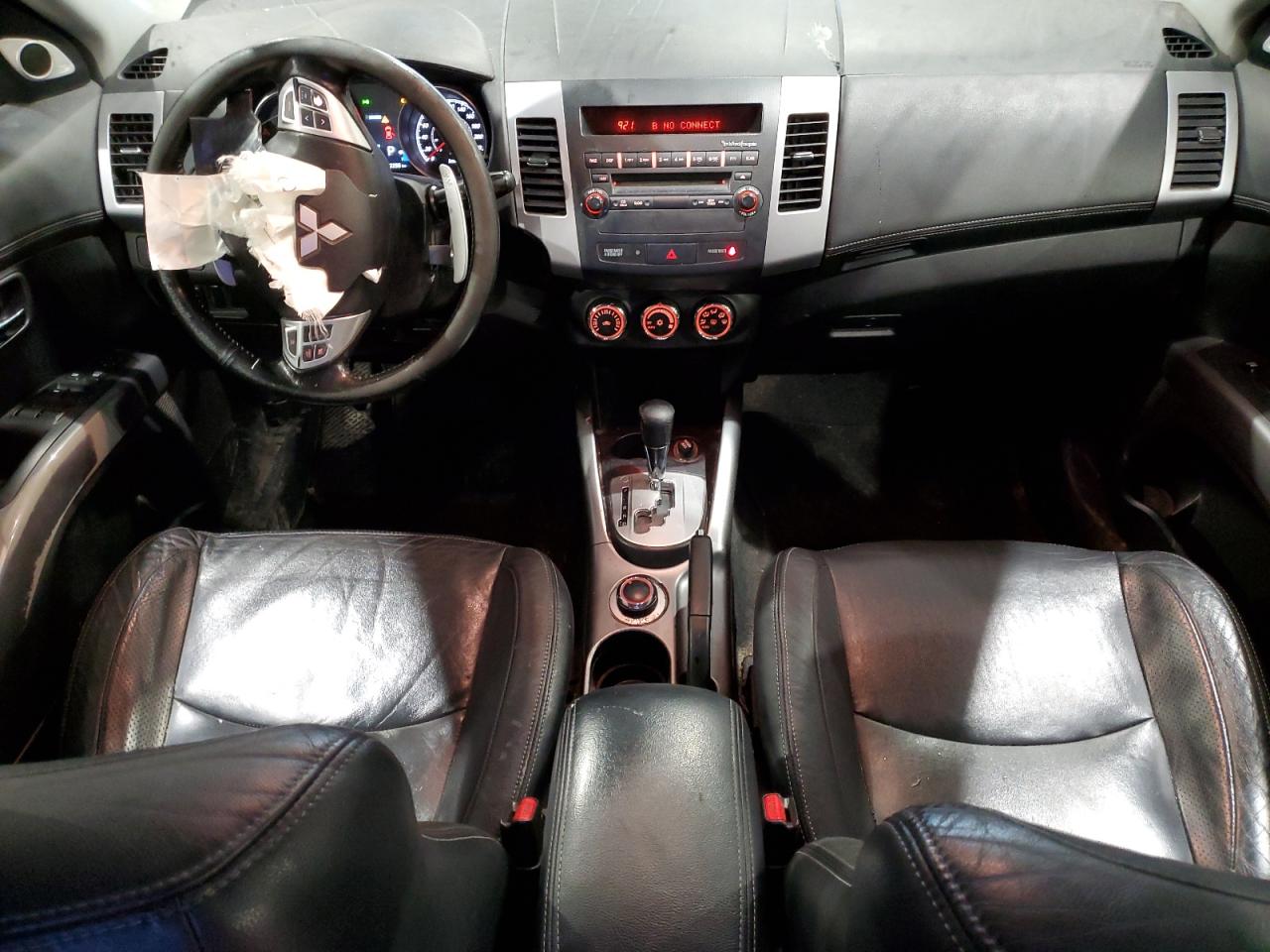 2011 Mitsubishi Outlander - Image 8