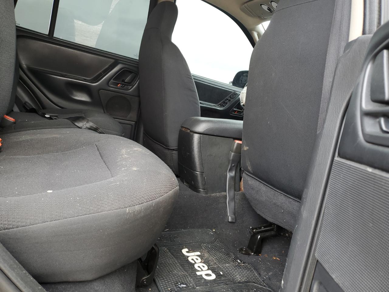 2004 Jeep Grand Cherokee - Image 11