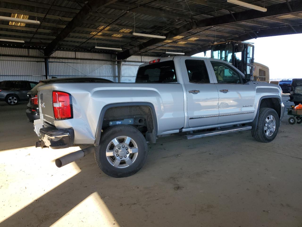 2016 GMC Sierra - Image 3