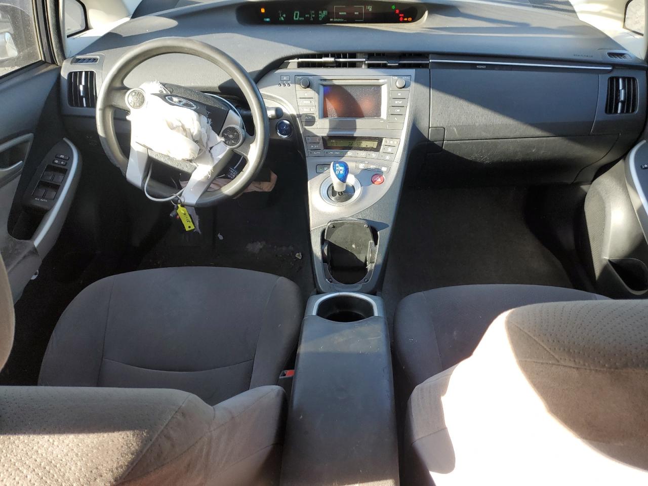 2015 Toyota Prius - Image 8