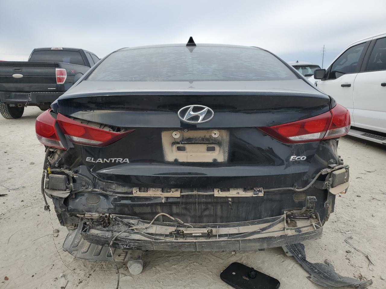 2017 Hyundai Elantra - Image 6