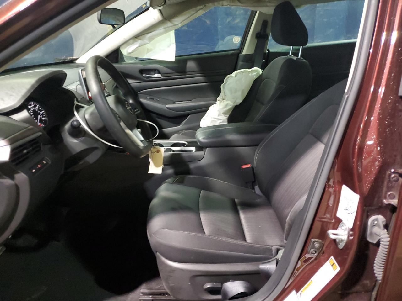 2024 Nissan Altima - Image 7