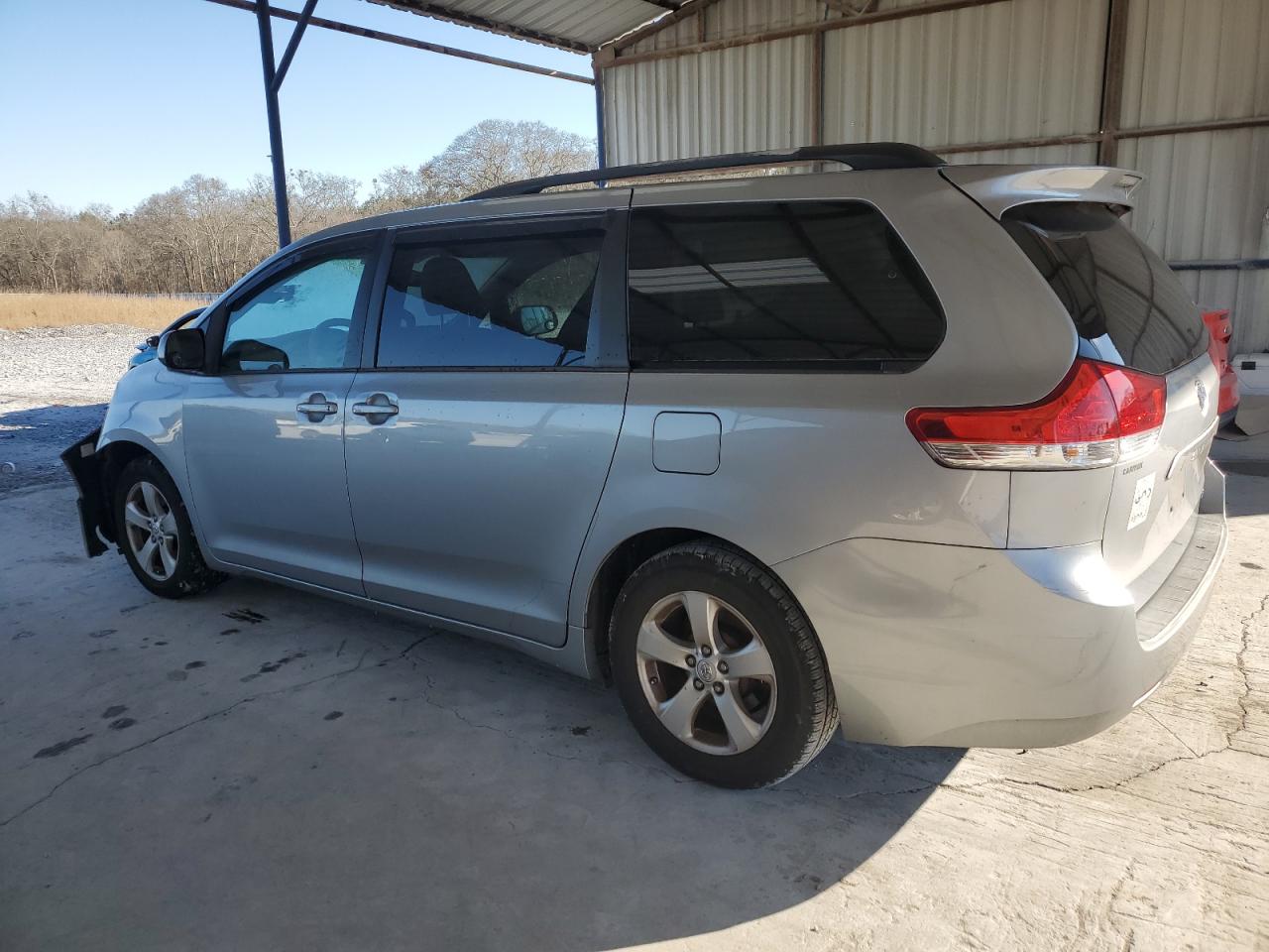 2013 Toyota Sienna - Image 2