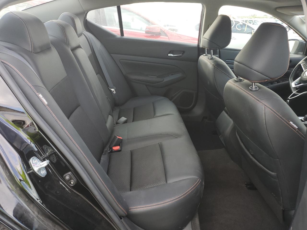 2022 Nissan Altima - Image 10