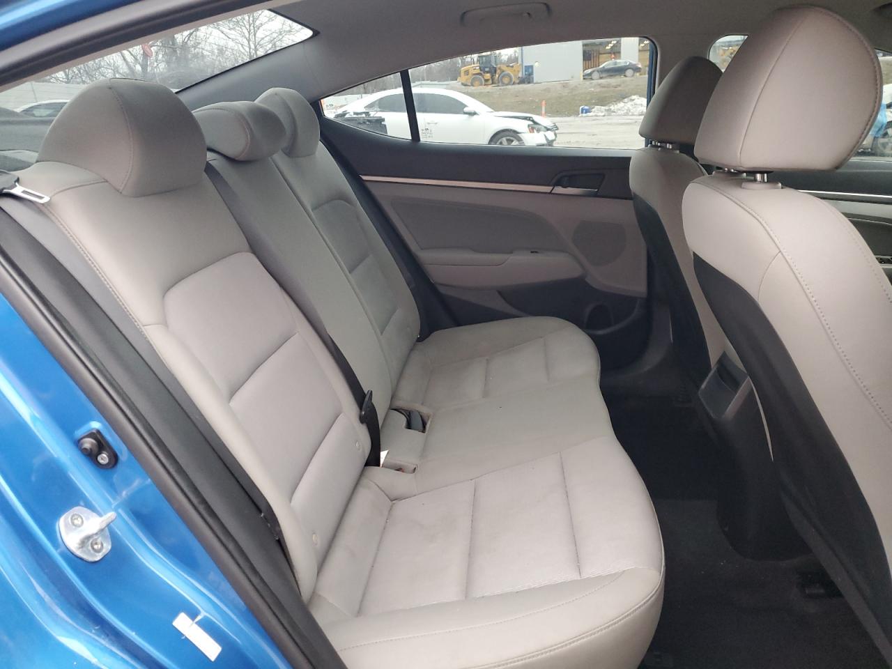 2017 Hyundai Elantra - Image 10