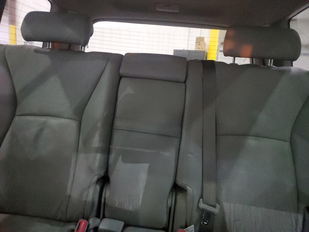 2005 Toyota Highlander - Image 10