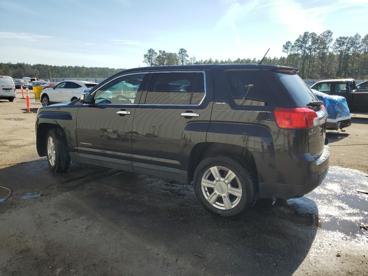 2014 GMC Terrain - Image 2