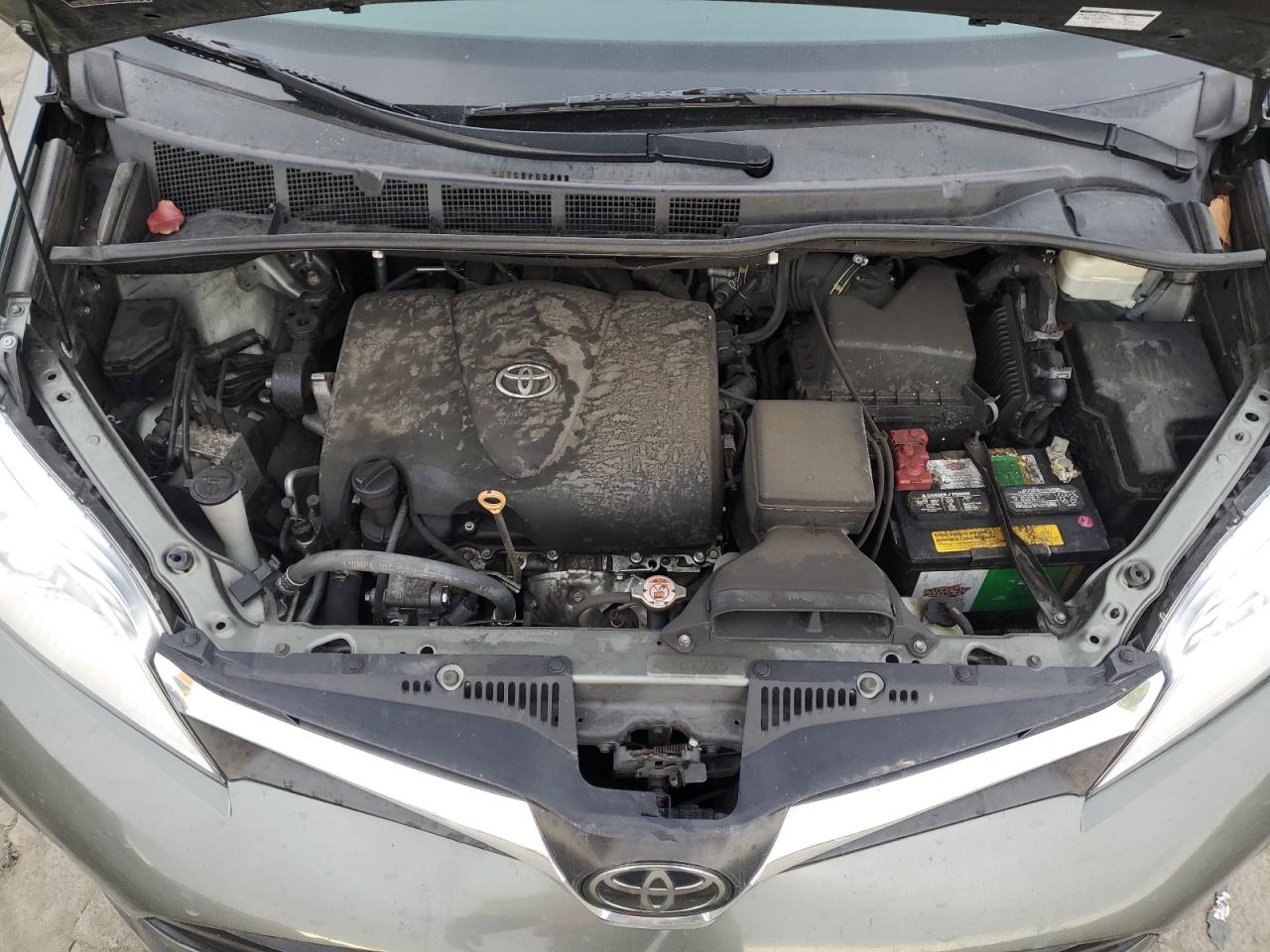 2018 Toyota Sienna - Image 12