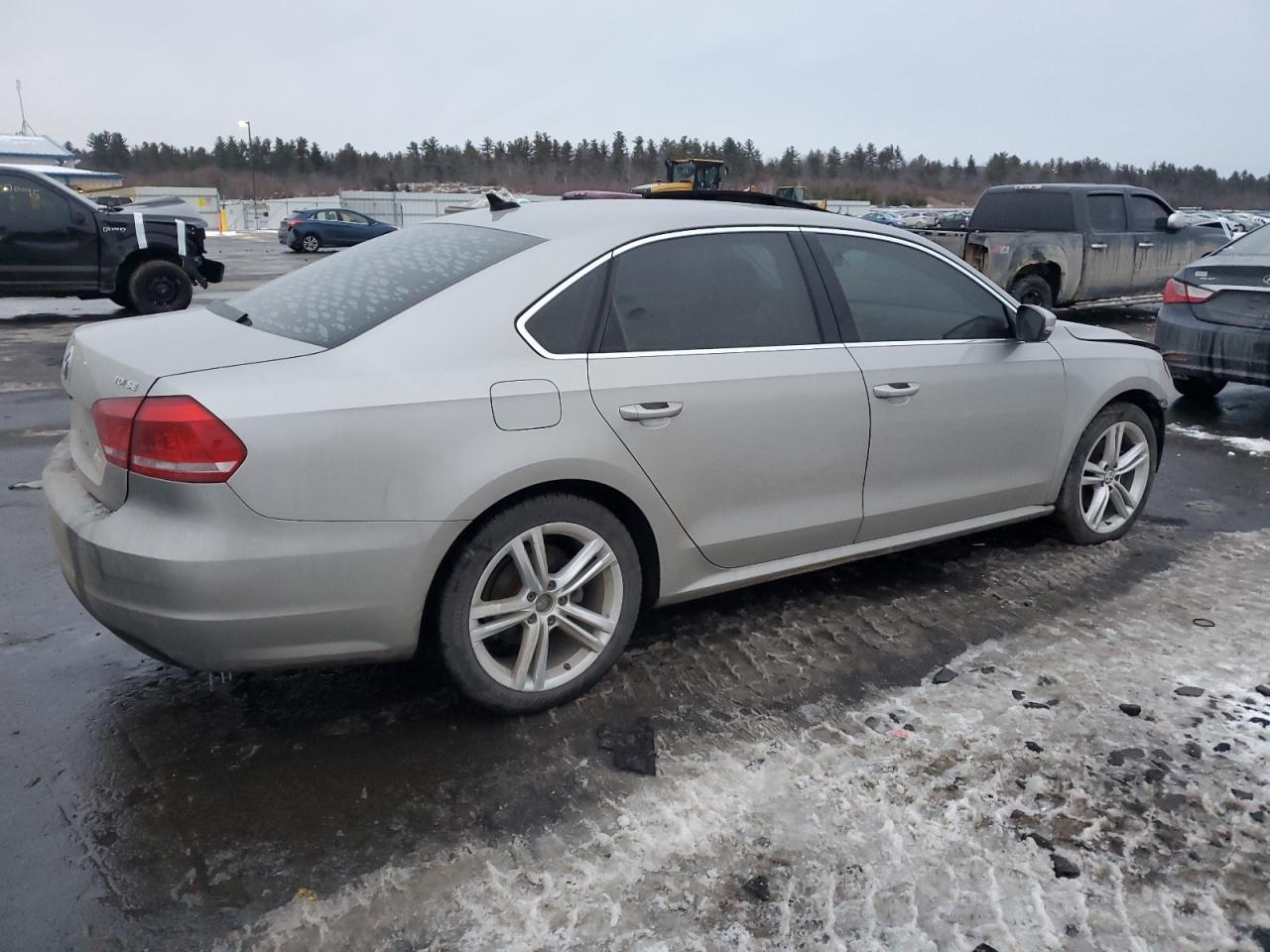 2014 Volkswagen Passat - Image 3