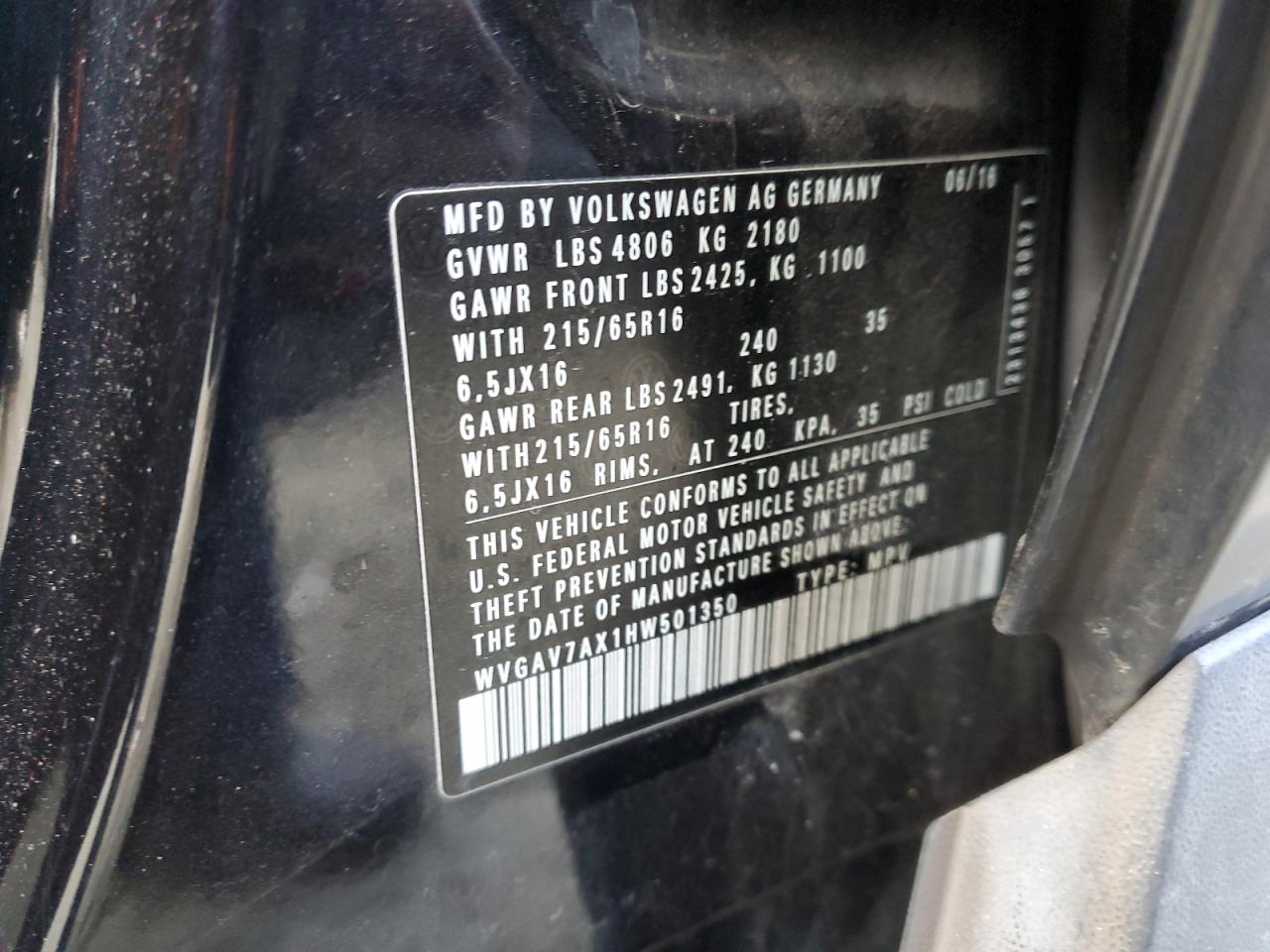 2017 Volkswagen Tiguan - Image 13