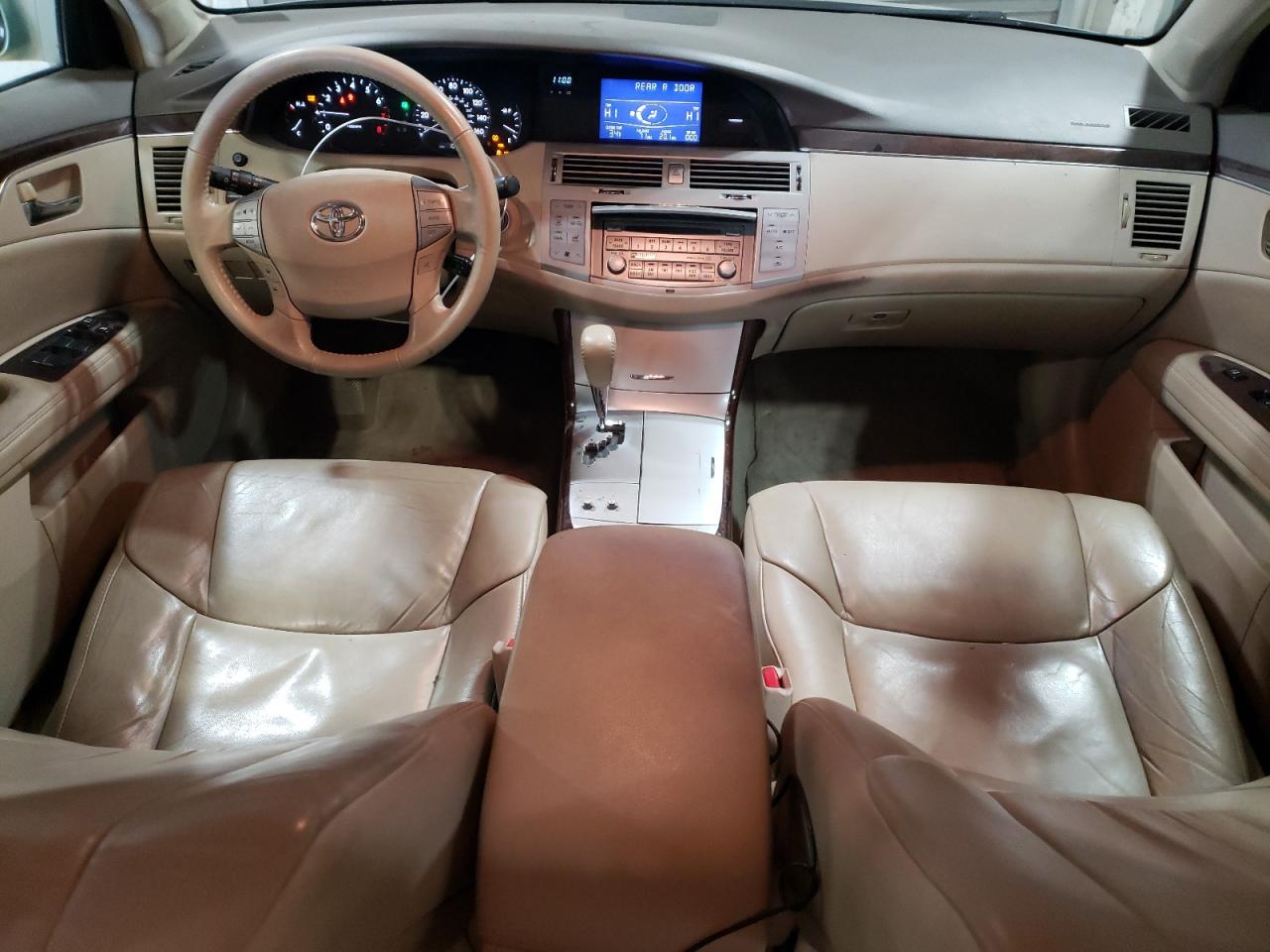 2010 Toyota Avalon - Image 8