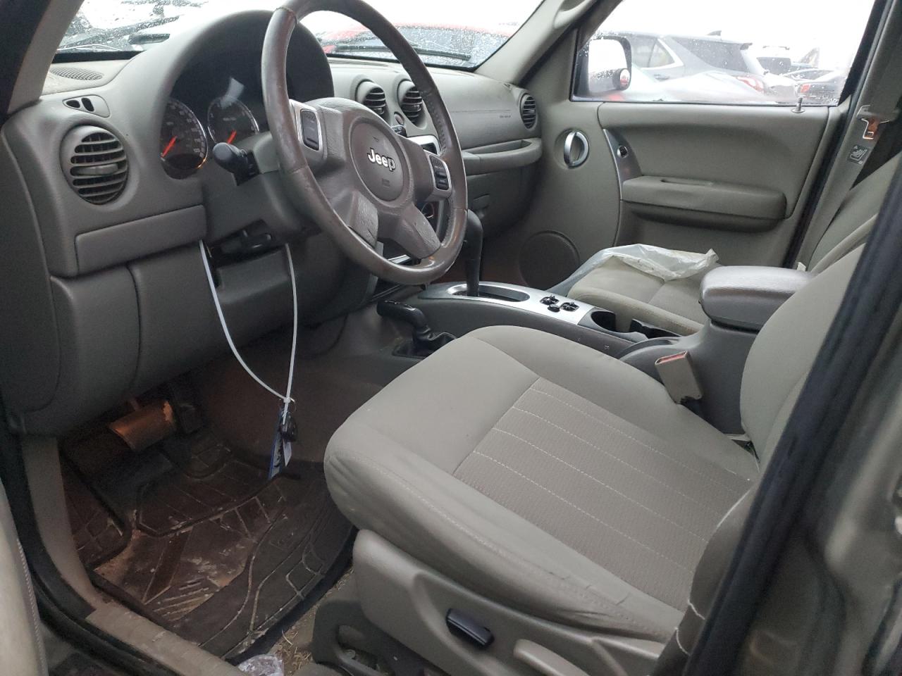 2005 Jeep Liberty (North America) - Image 8