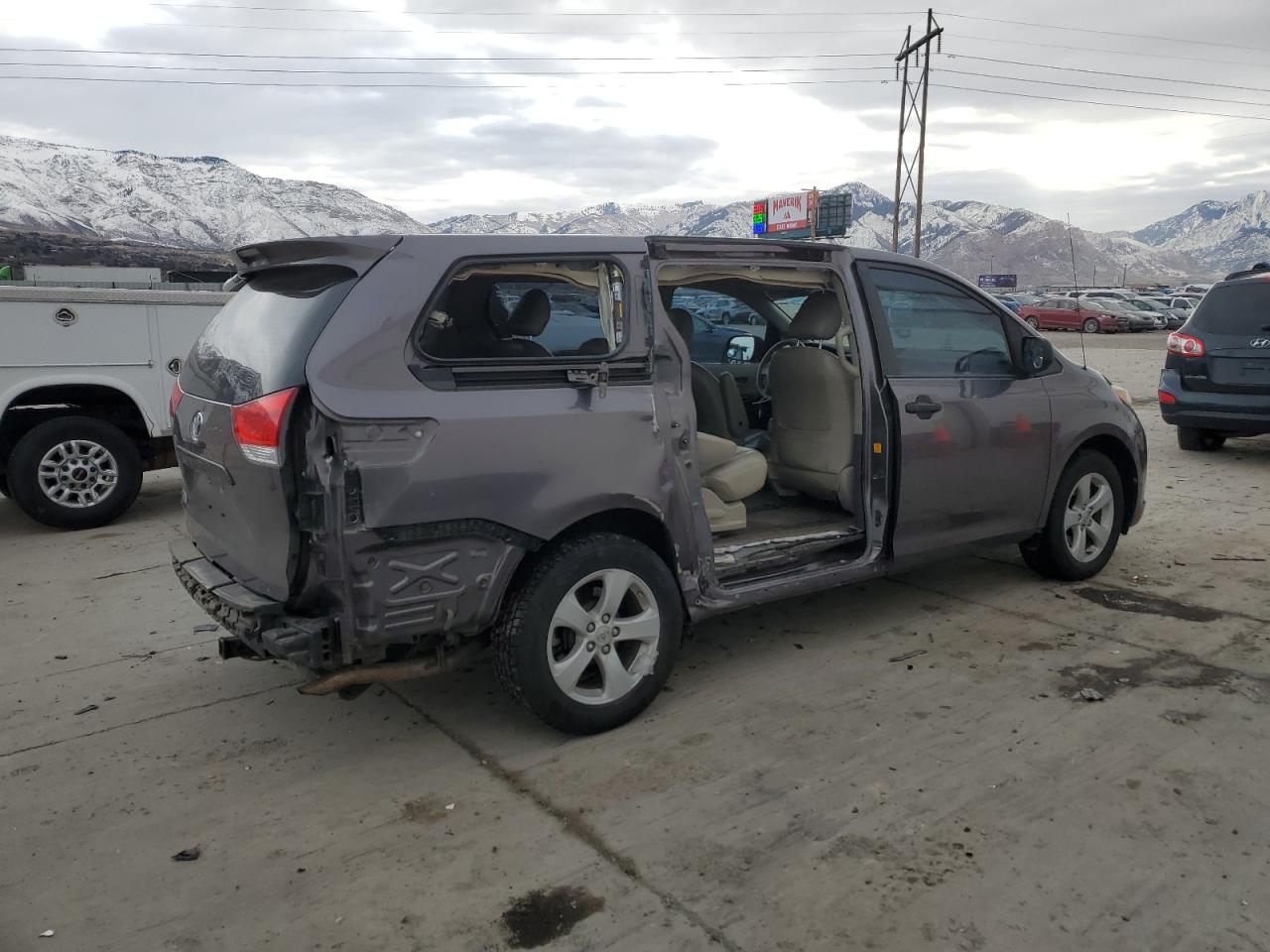 2011 Toyota Sienna - Image 3