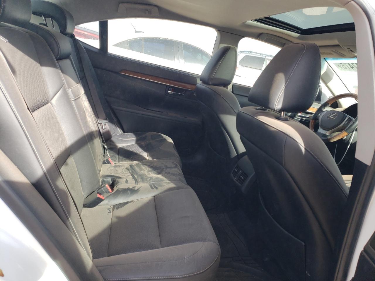 2015 Lexus ES - Image 10