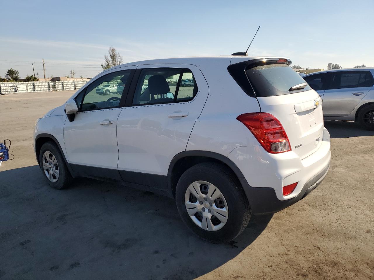 VIN 3GNCJKSB5HL265099 2017 CHEVROLET TRAX no.2