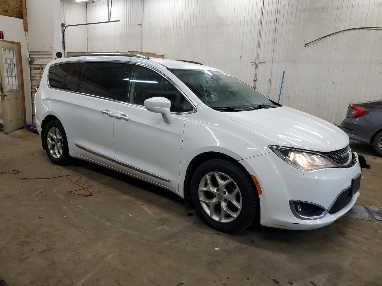 2017 Chrysler Pacifica - Image 4