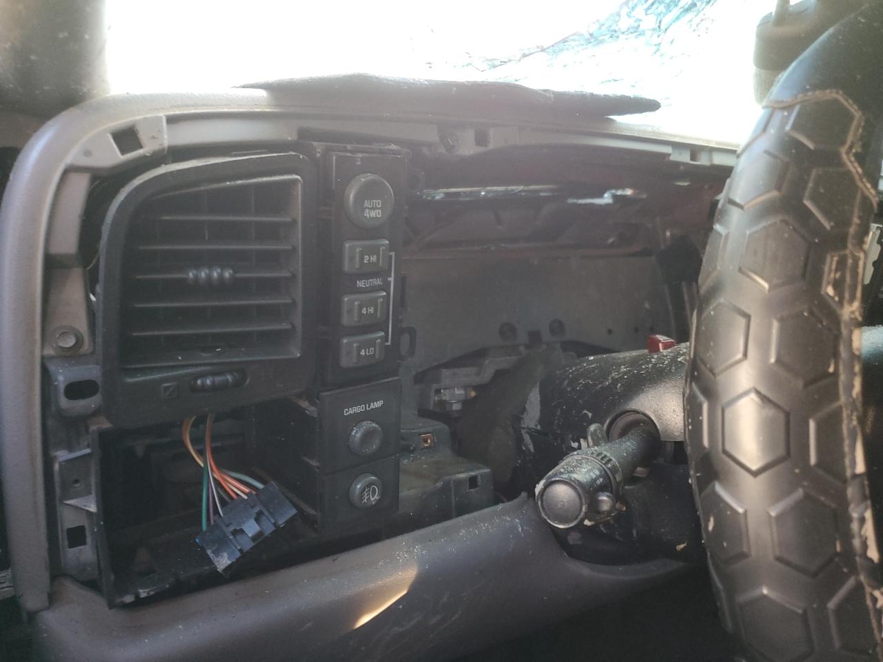 2000 GMC Sierra - Image 9
