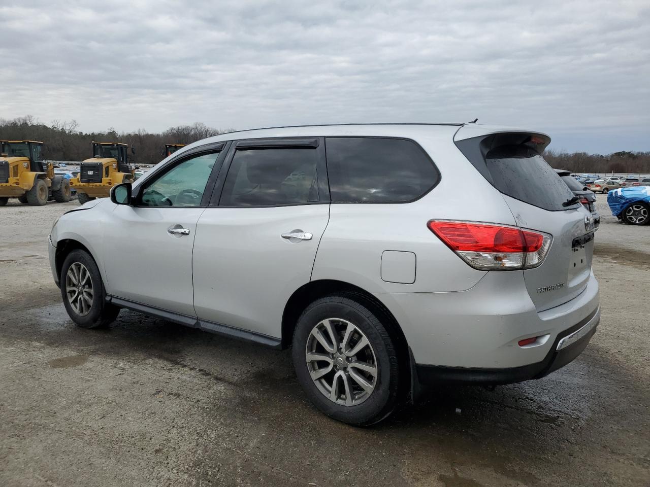2013 Nissan Pathfinder - Image 2
