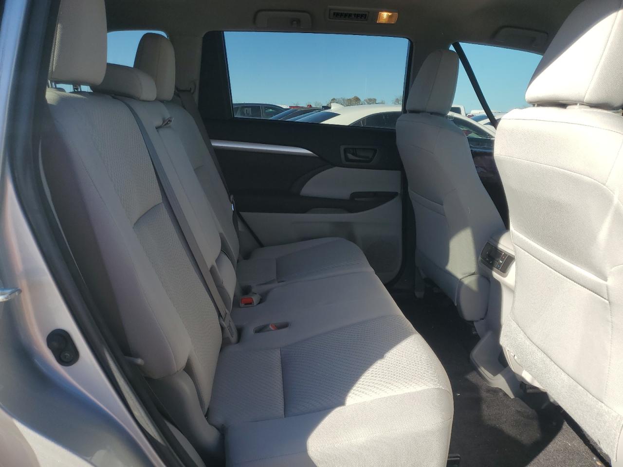 2017 Toyota Highlander - Image 11