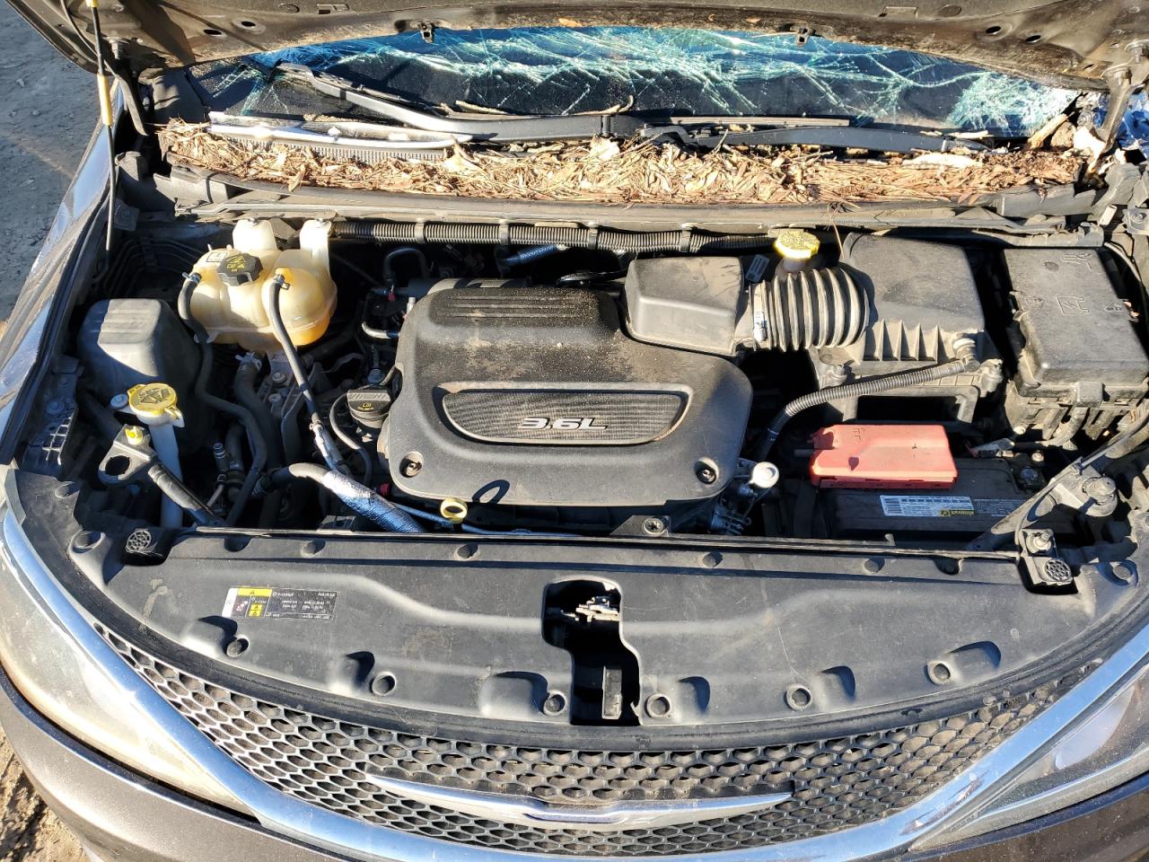 2018 Chrysler Pacifica - Image 12