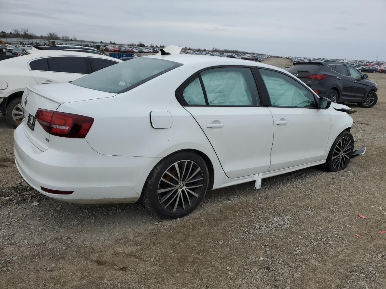 2016 Volkswagen Jetta - Image 3