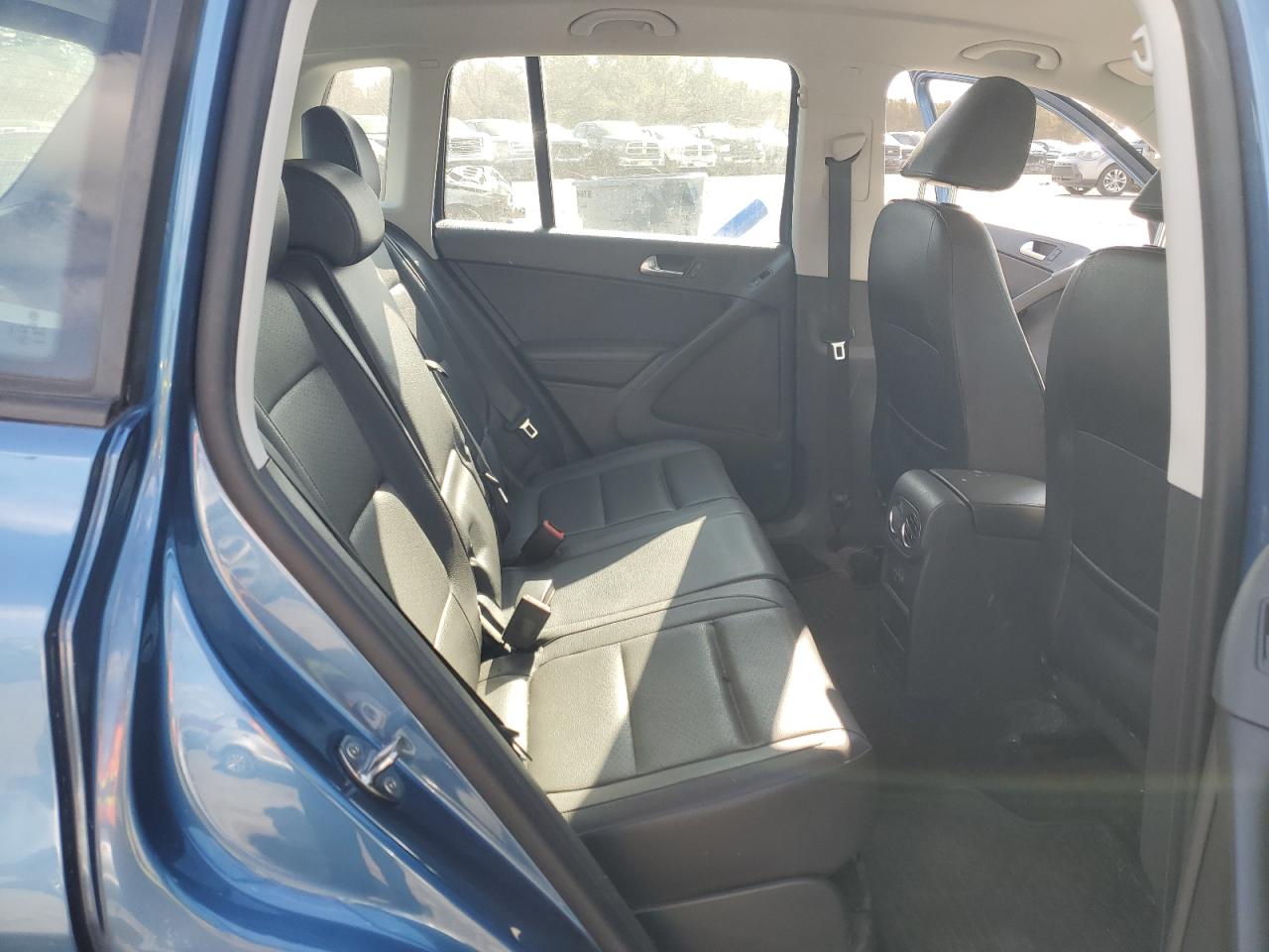 2017 Volkswagen Tiguan - Image 11