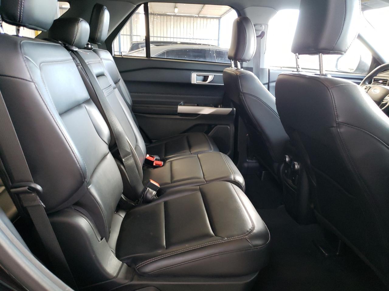 2022 Ford Explorer - Image 11