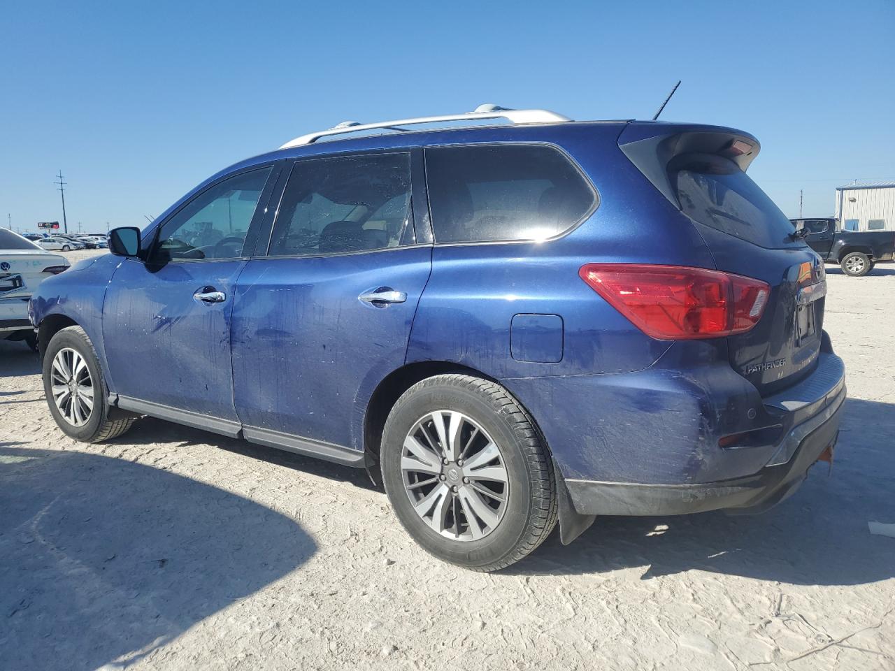 2017 Nissan Pathfinder - Image 2