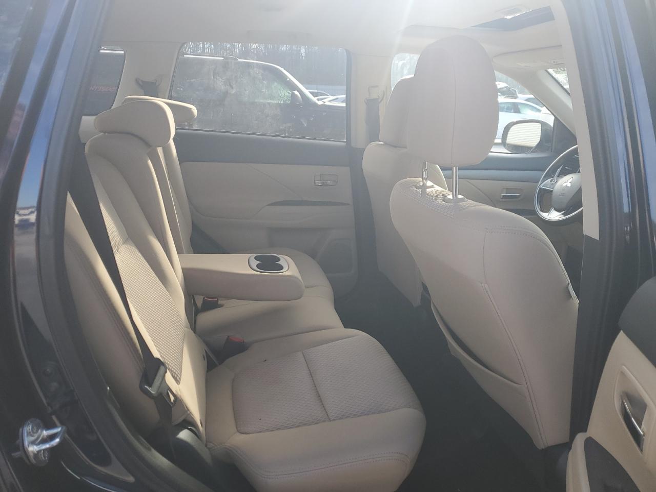 2017 Mitsubishi Outlander - Image 10