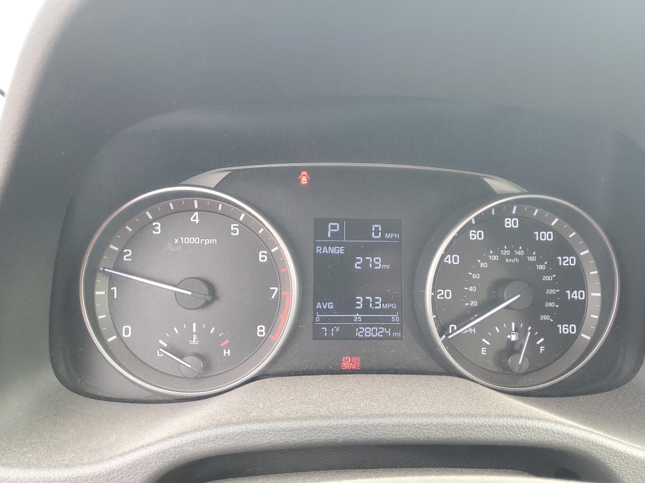2017 Hyundai Elantra - Image 9