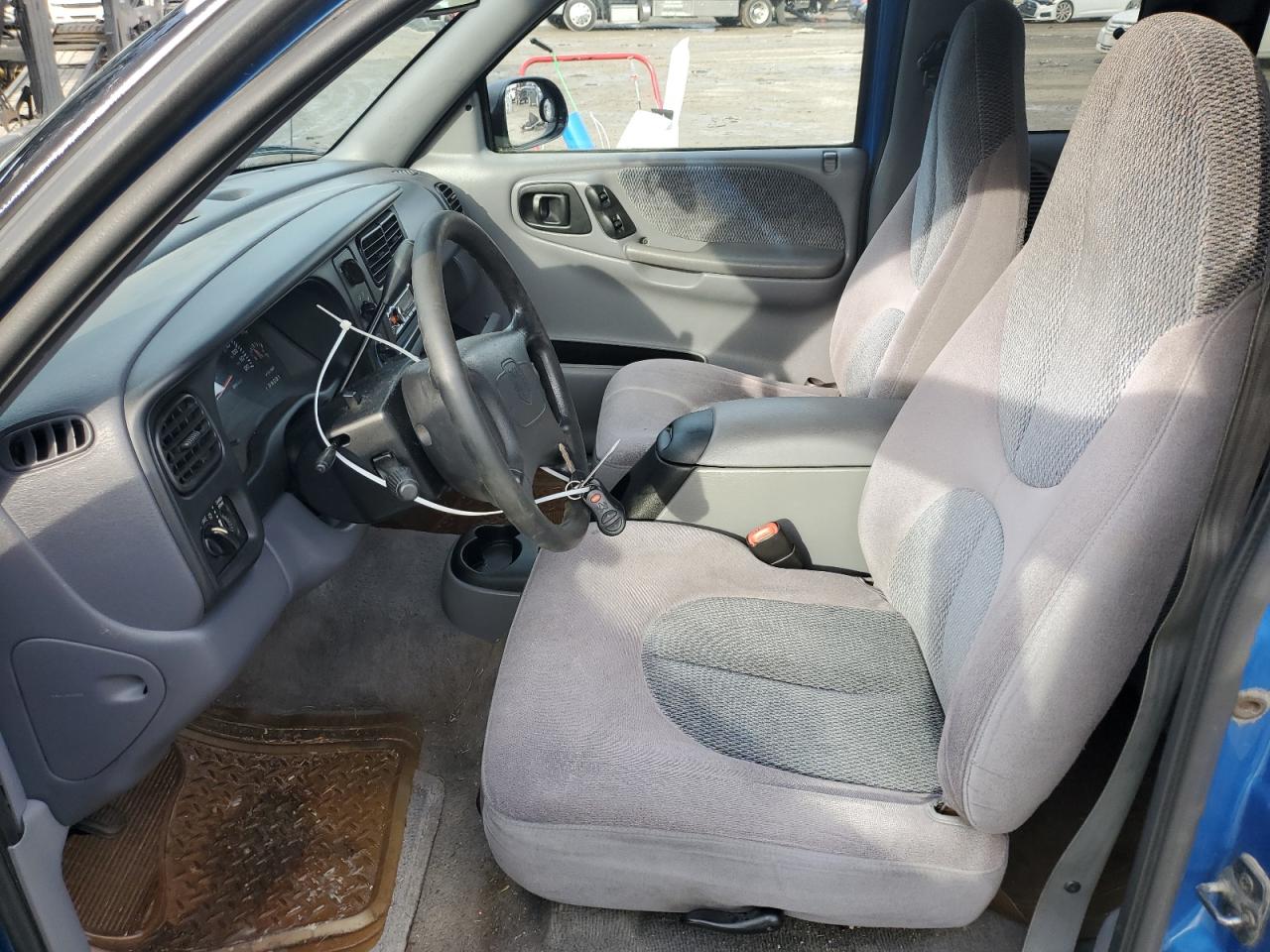 1999 Dodge Dakota - Image 7